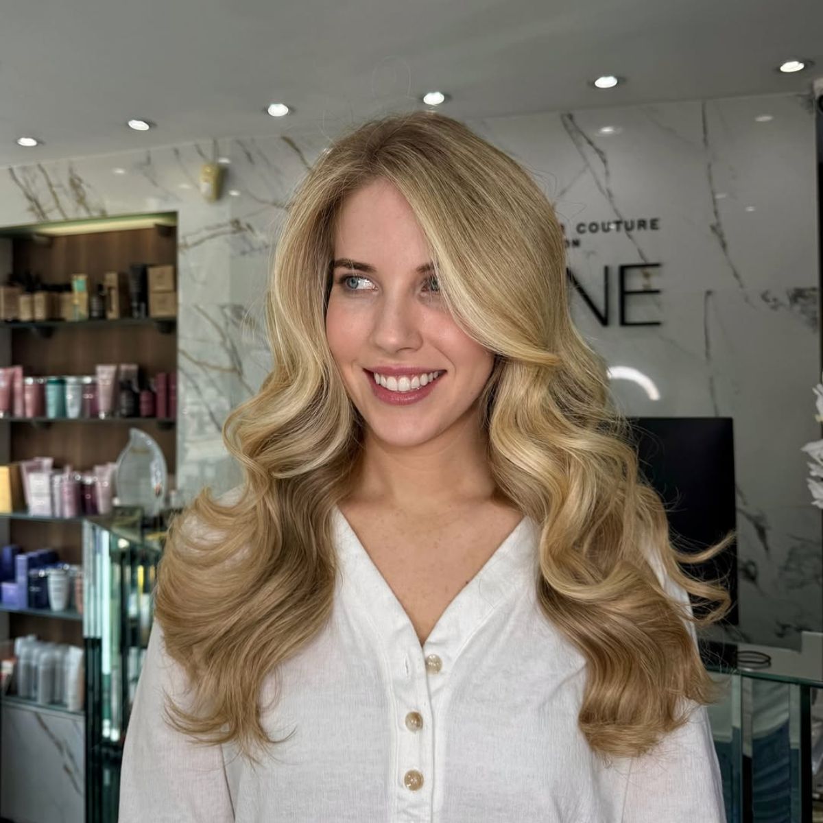 THE LADIES' BLOW-DRY BAR - Hair with Extensions